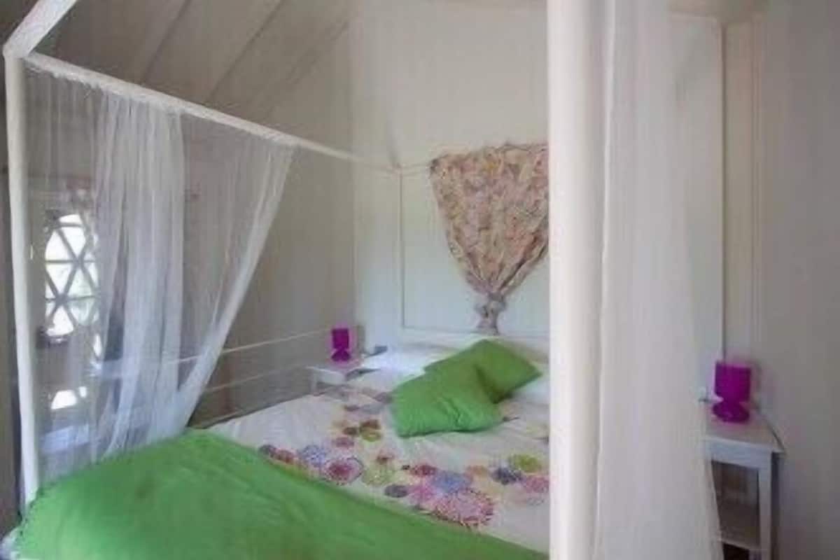 romantic apartment | desk, iron/ironing board, cots/infant beds, rollaway beds