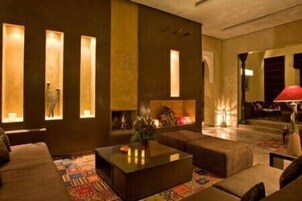 Flat-screen TV, fireplace, DVD player