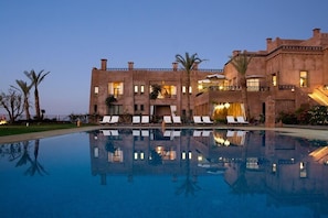 Outdoor pool, pool umbrellas, sun loungers