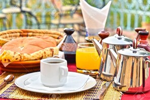 Petit déjeuner préparé sur commande servi tous les jours en supplément
