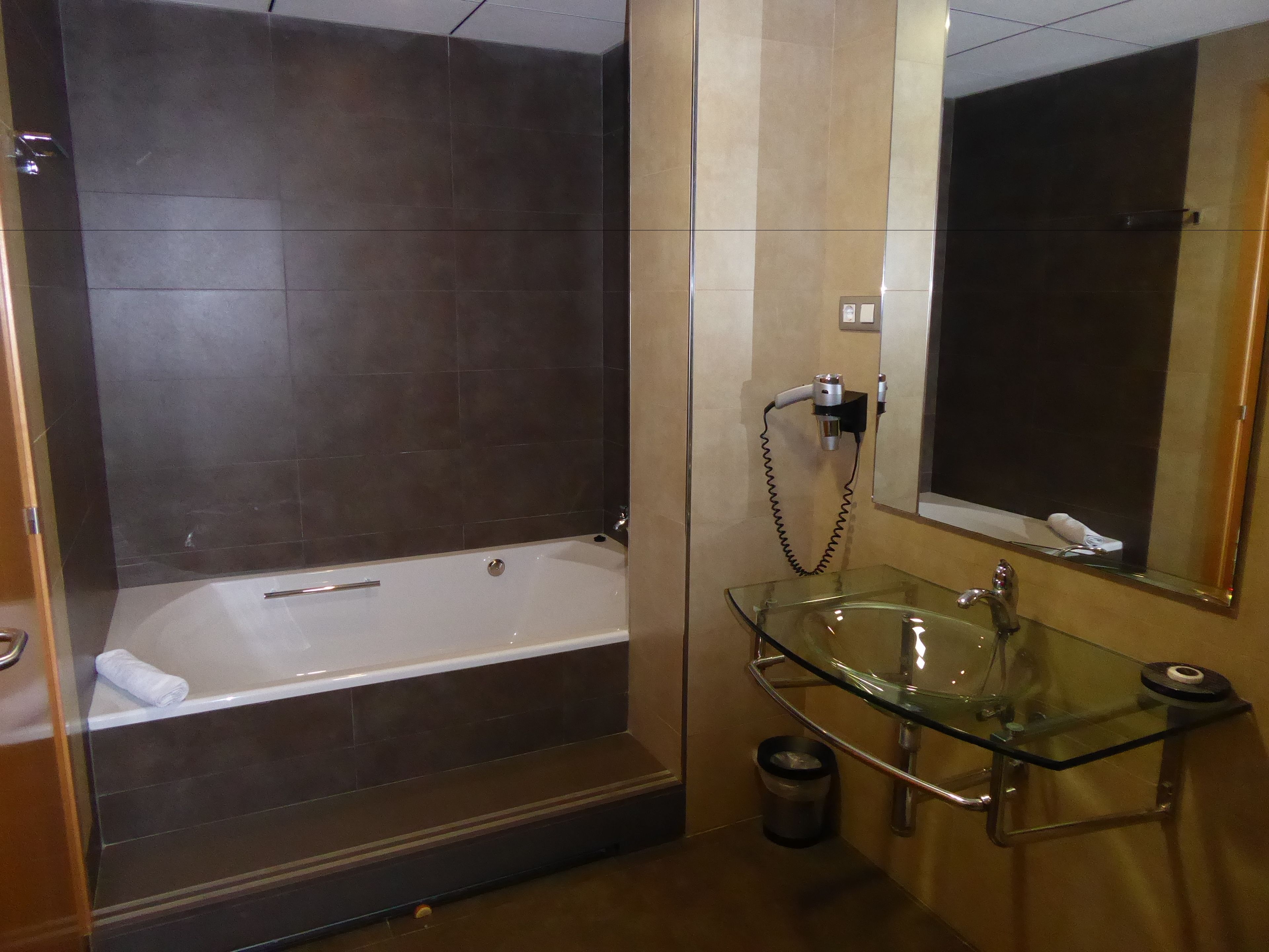 superior room, 1 double bed | bathroom | free toiletries, hair dryer, towels