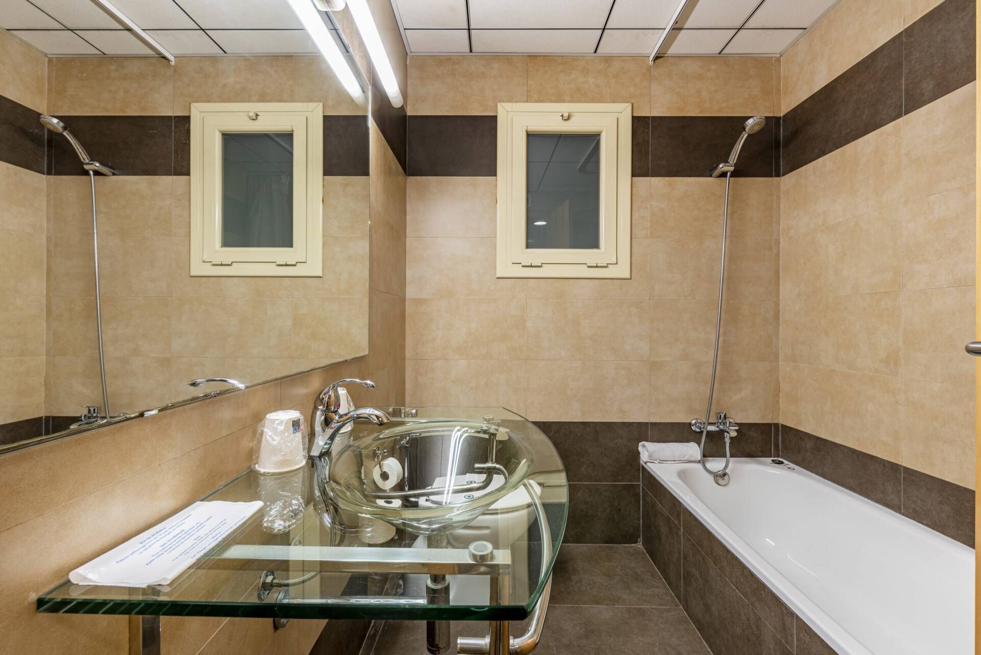 twin room | minibar, in-room safe, desk, soundproofing