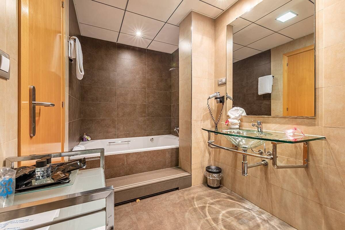 superior room, 1 double bed | minibar, in-room safe, desk, soundproofing