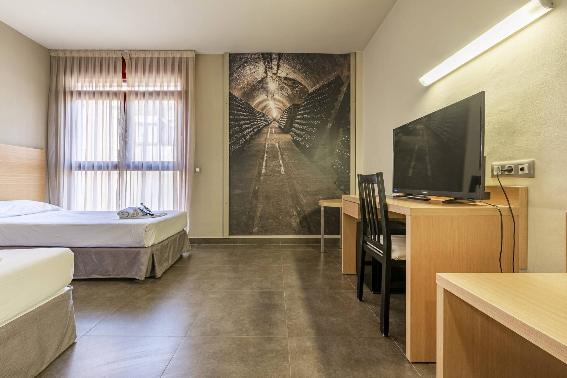 twin room | minibar, in-room safe, desk, soundproofing