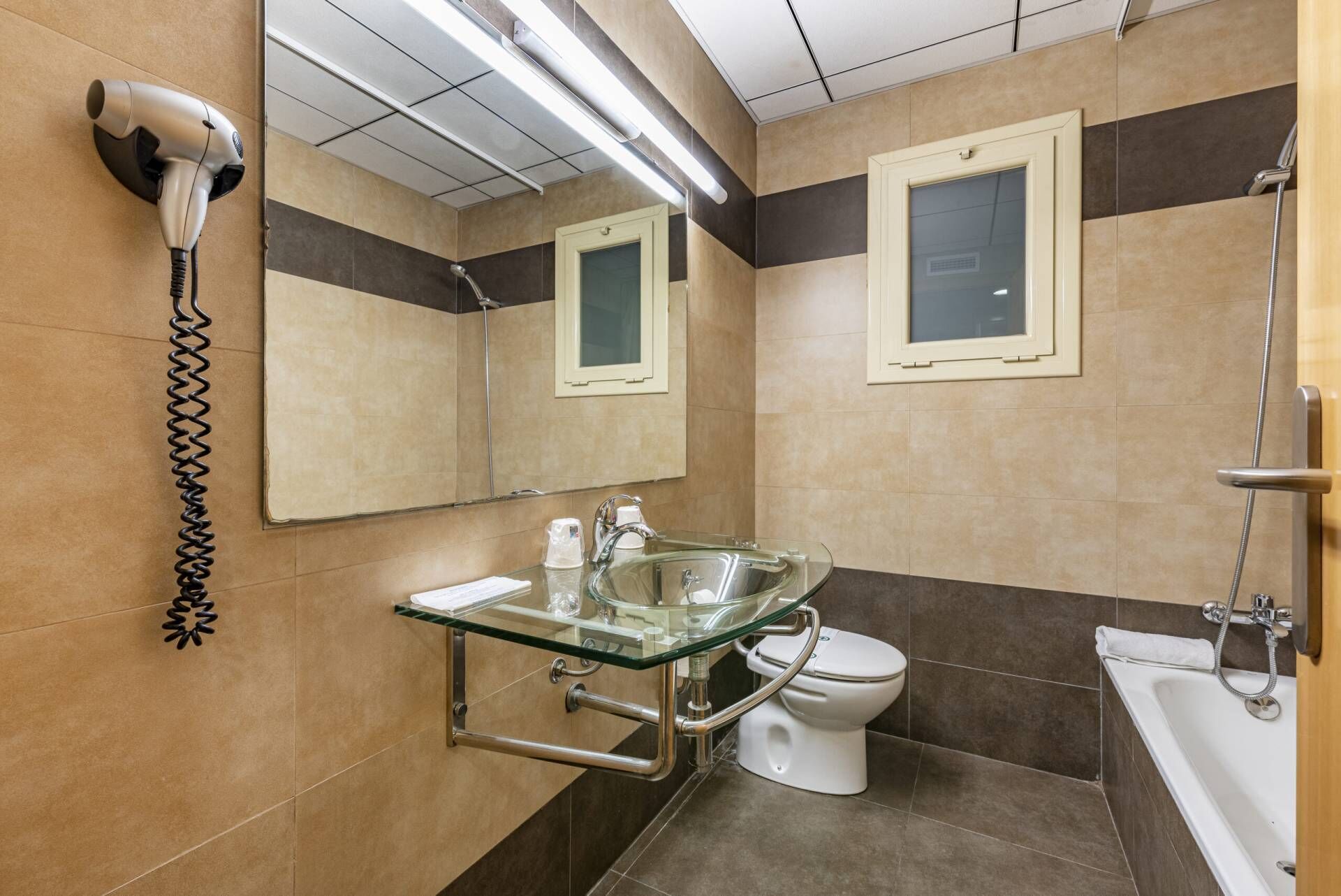 twin room | minibar, in-room safe, desk, soundproofing