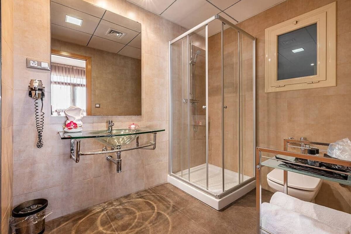 superior room, 1 double bed | minibar, in-room safe, desk, soundproofing