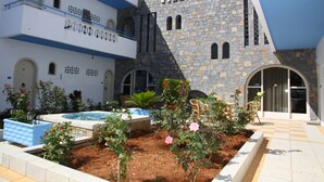 Front of property - Villa Anna (Hersonissos)