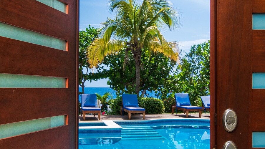 Little Waters on the Cliff