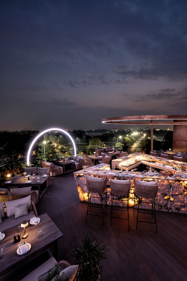 3 restaurants, breakfast, lunch, dinner served; Asian cuisine
