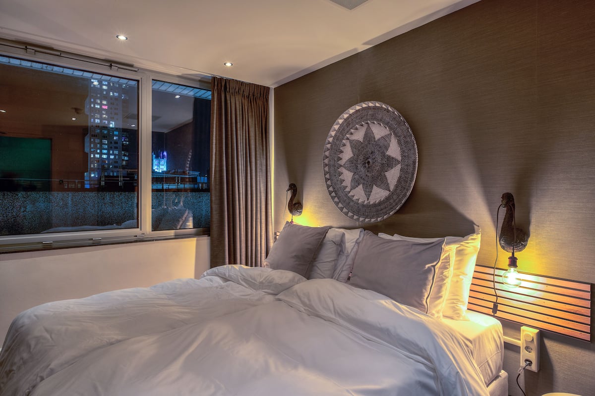 Luxury Room | Minibar, in-room safe, desk, iron/ironing board