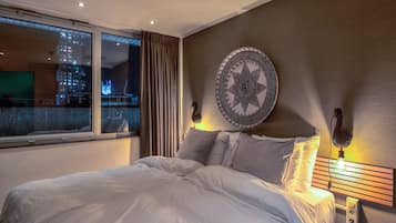 Luxury Room | Minibar, in-room safe, desk, iron/ironing board