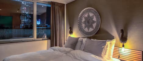 Kamar Mewah | Minibar, brankas, meja kerja, dan setrika/meja setrika