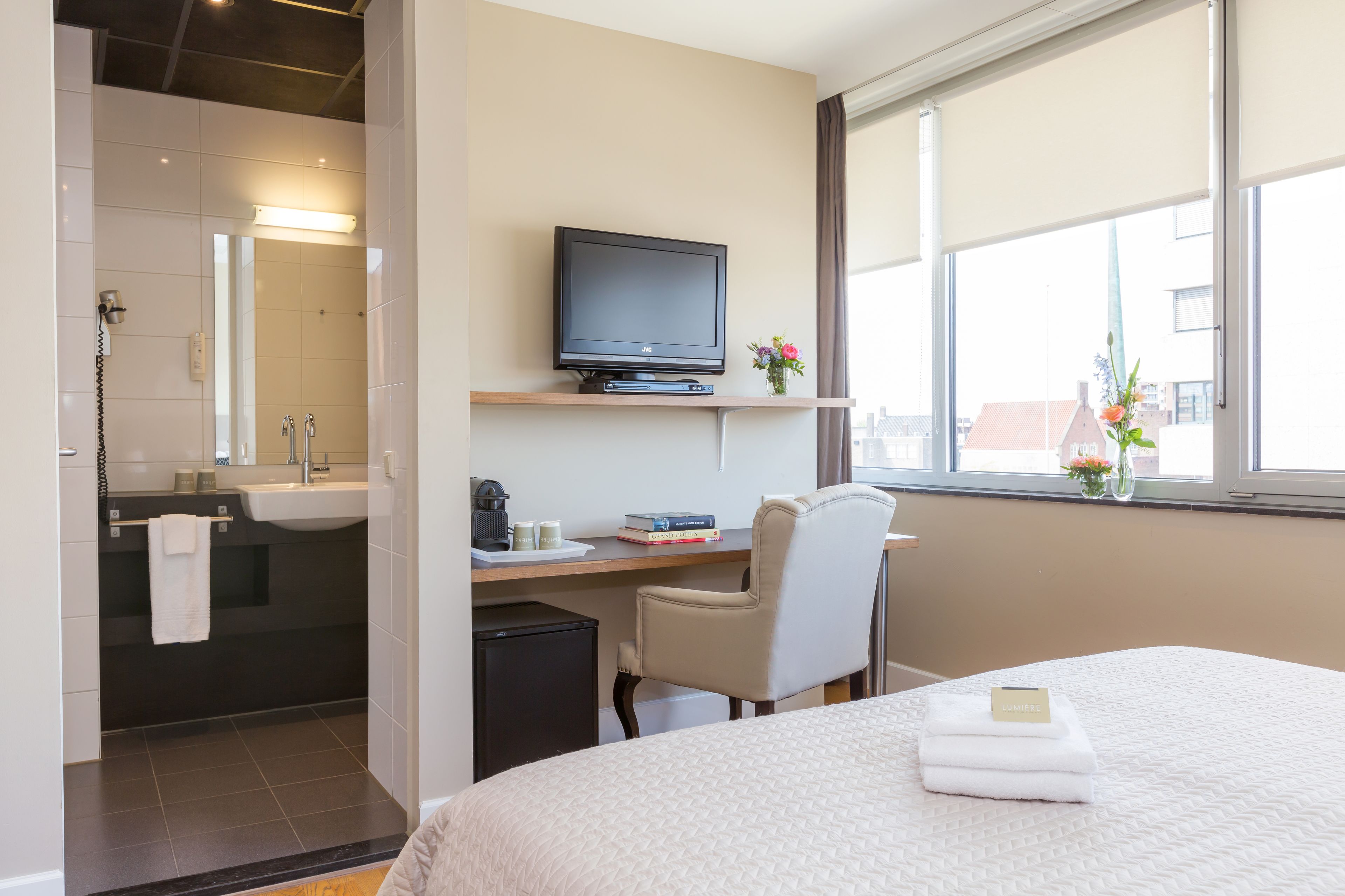 luxury room | minibar, in-room safe, desk, iron/ironing board