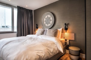 Luxury Room | Minibar, in-room safe, desk, iron/ironing board