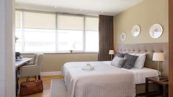 Minibar, in-room safe, desk, iron/ironing board