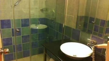 Shower, free toiletries, hair dryer