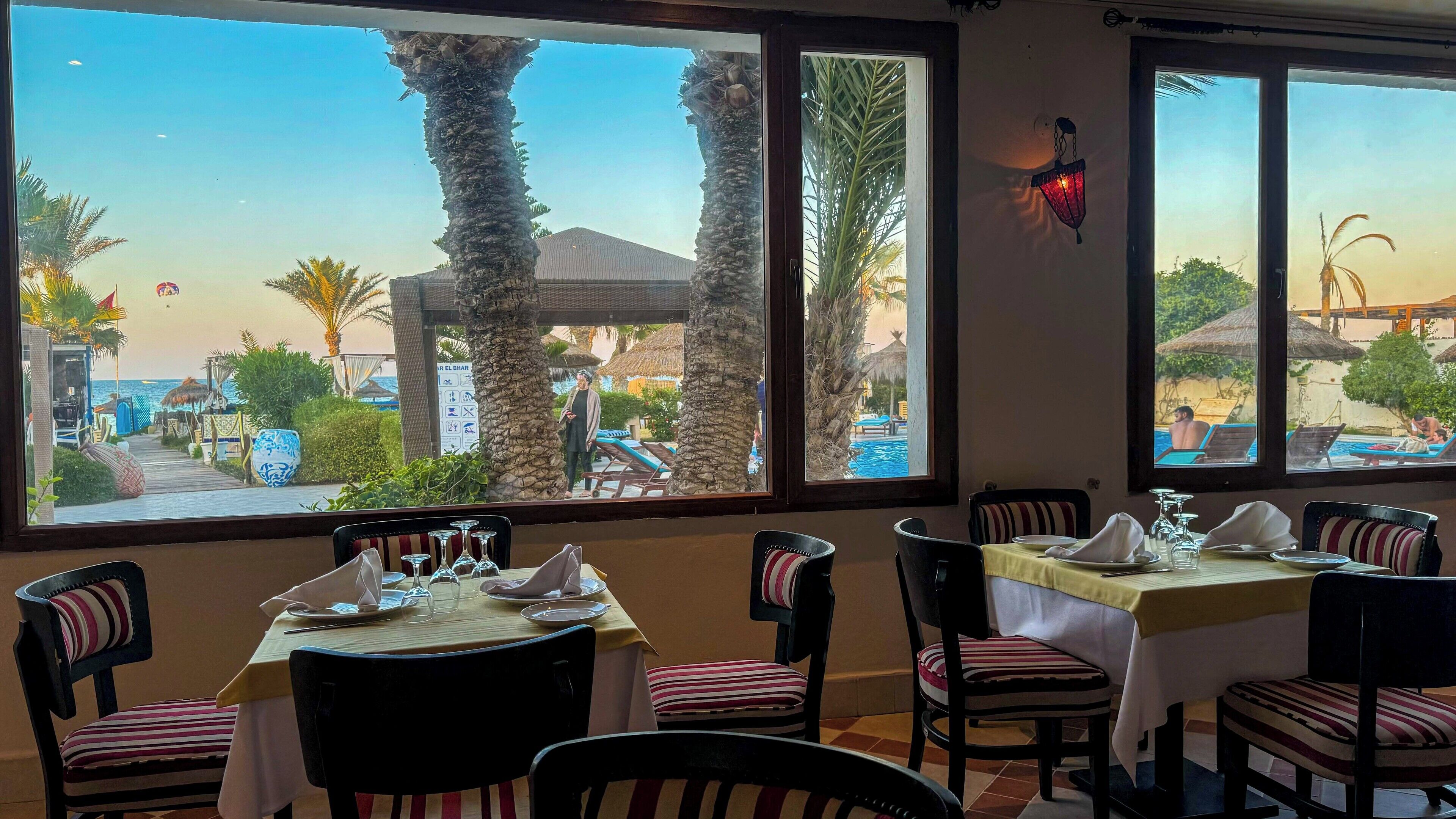 2 restaurants, breakfast, lunch, dinner served; international cuisine