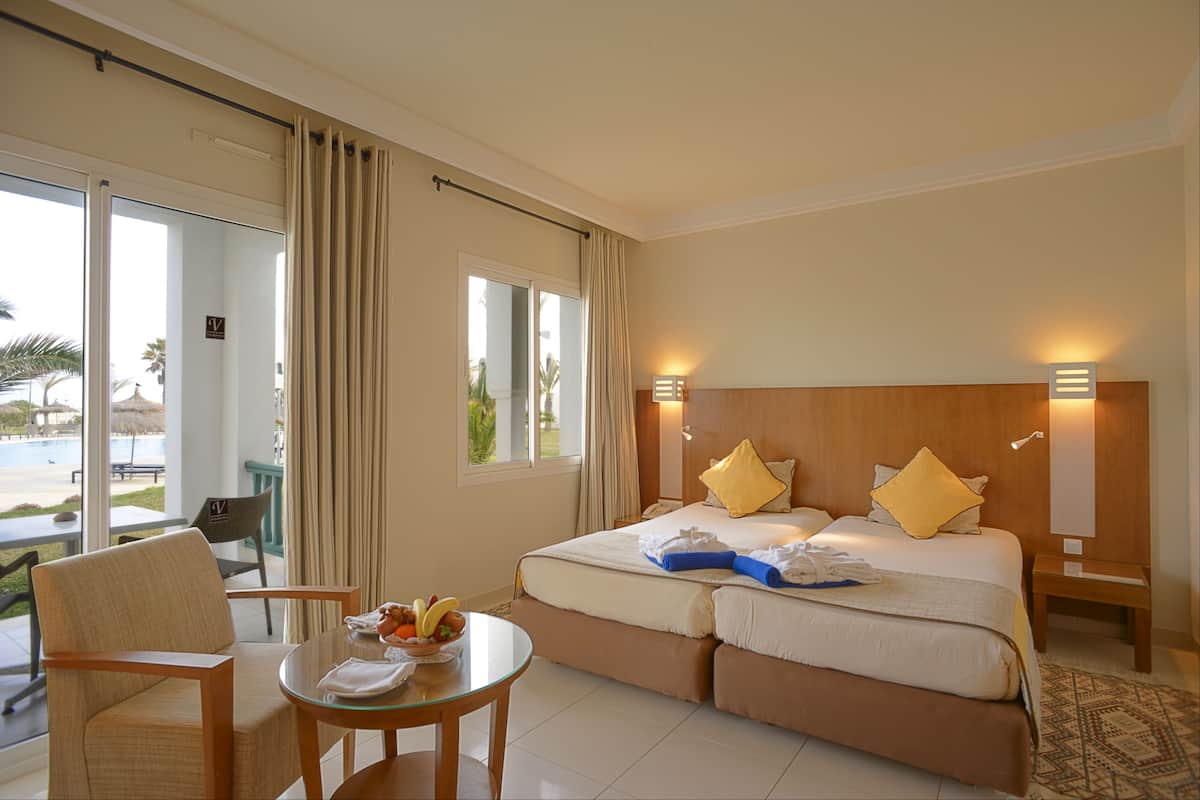 1 bedroom, minibar, blackout curtains, soundproofing