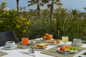 Free daily buffet breakfast - Vincci Helios Beach (Aghir)