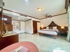 Pool Wing Double Room | Minibar, coffres-forts dans les chambres, bureau, Wi-Fi gratuit