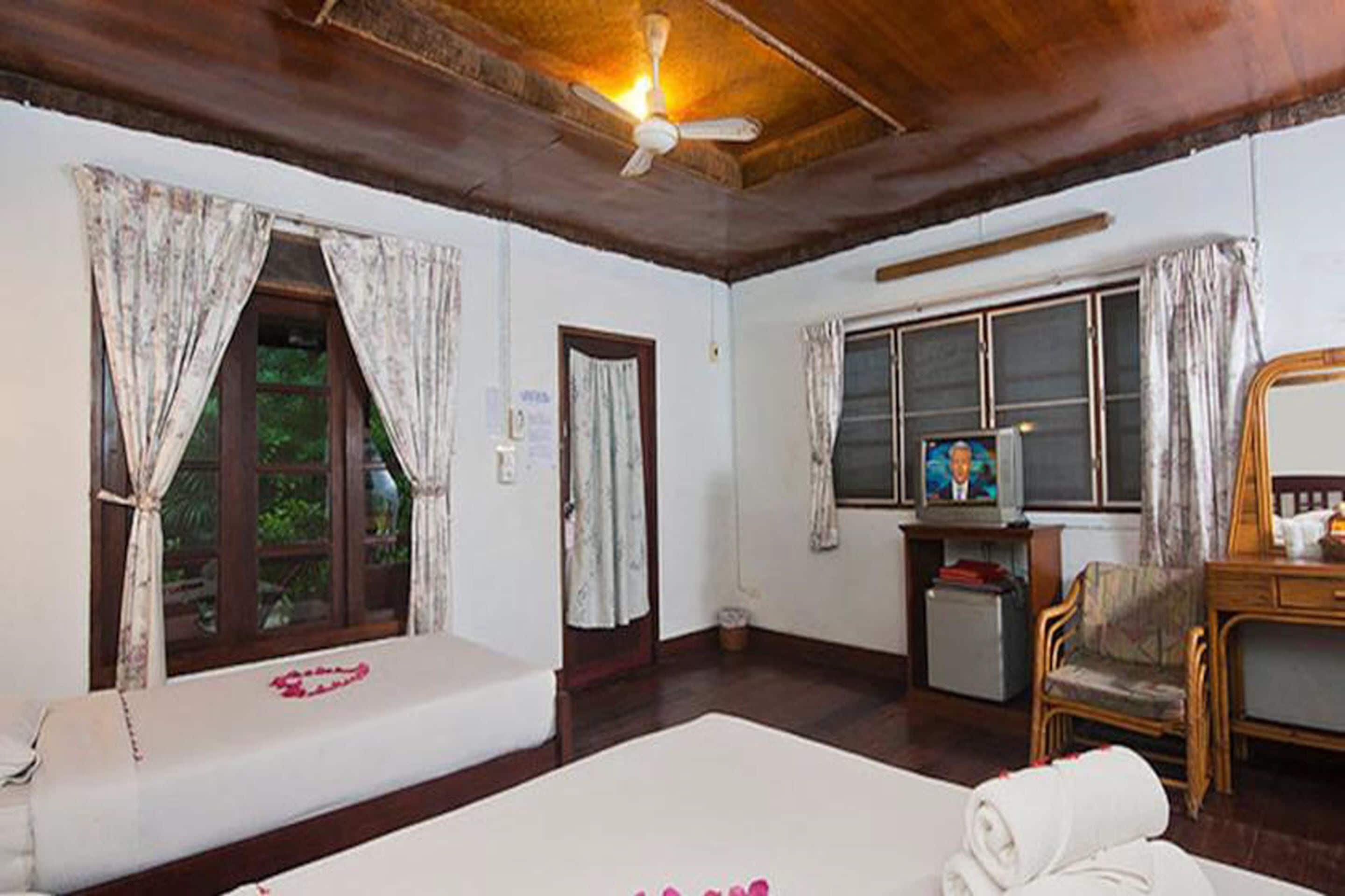 Minibar, in-room safe, desk, free cots/infant beds