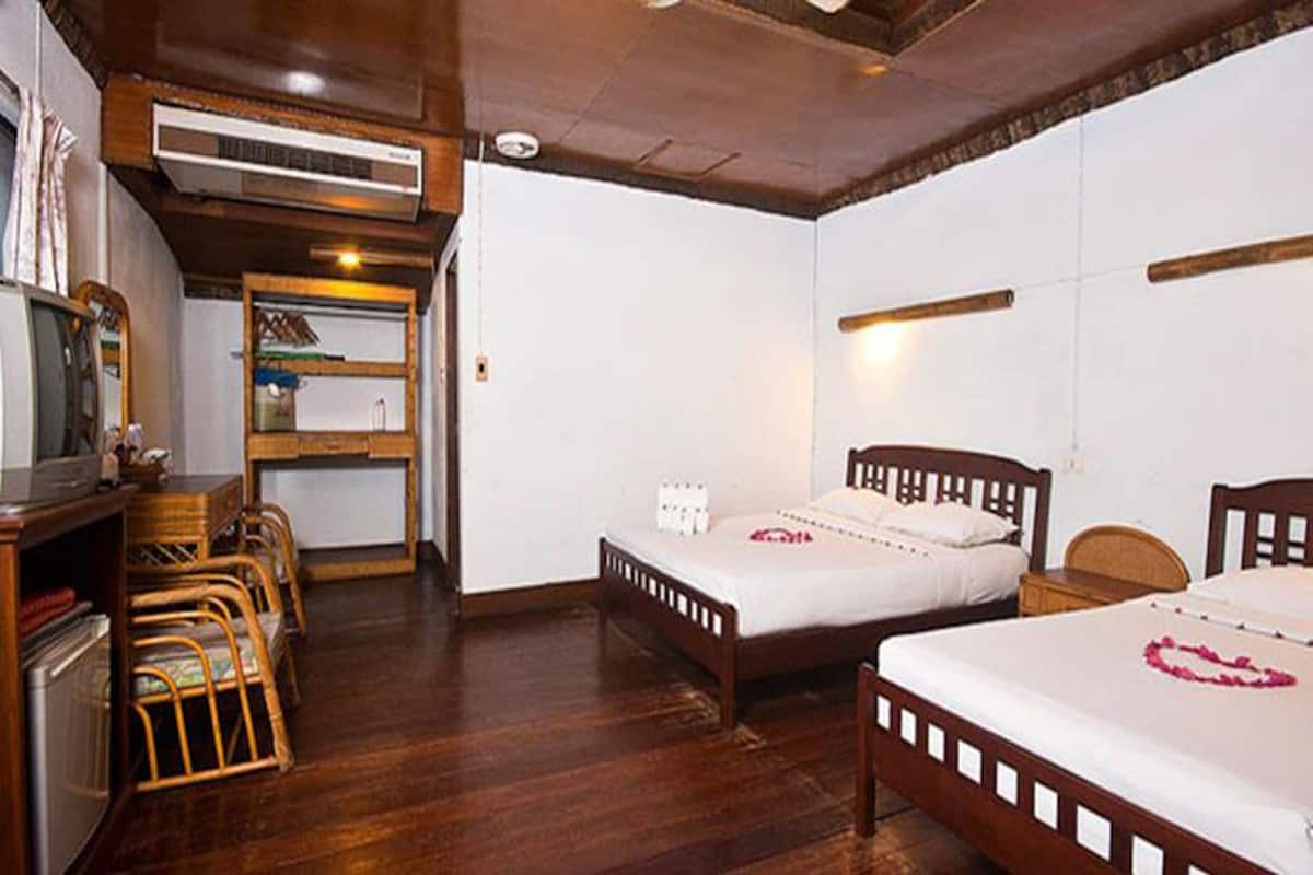 Superior Bungalow | Minibar, in-room safe, desk, cribs (free)