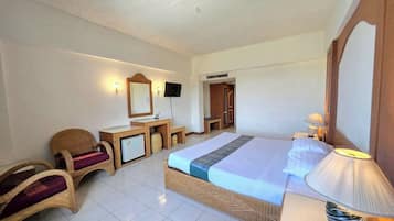Deluxe Double Room | Desk, free WiFi, bed sheets