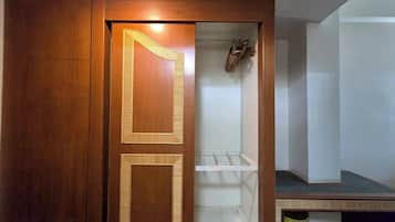 Standard Double Room | Desk, free WiFi, bed sheets