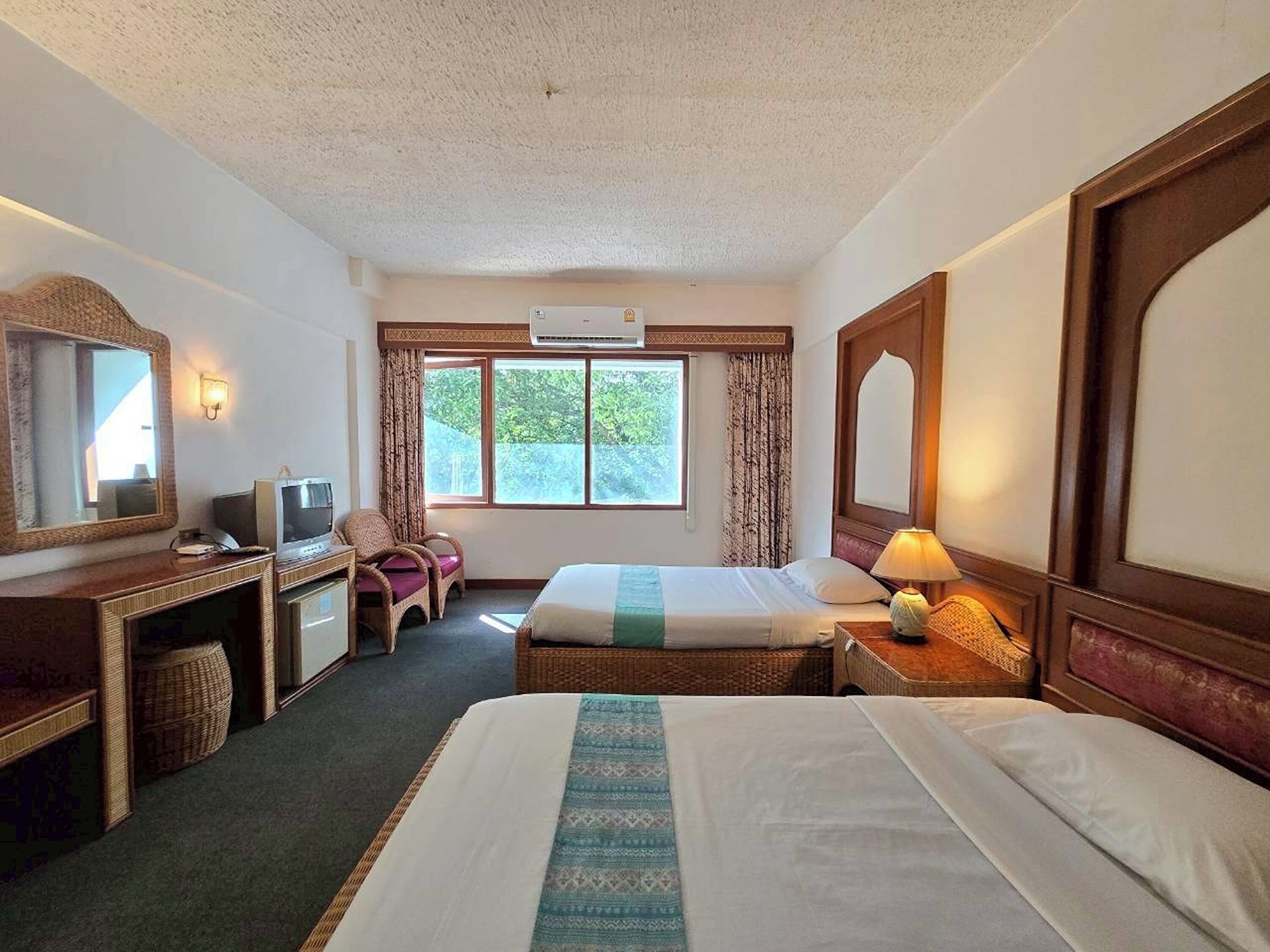 Habitación estándar con 2 camas individuales | Escritorio, wifi gratis, ropa de cama