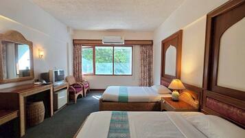 Habitación estándar con 2 camas individuales | Escritorio, wifi gratis, ropa de cama