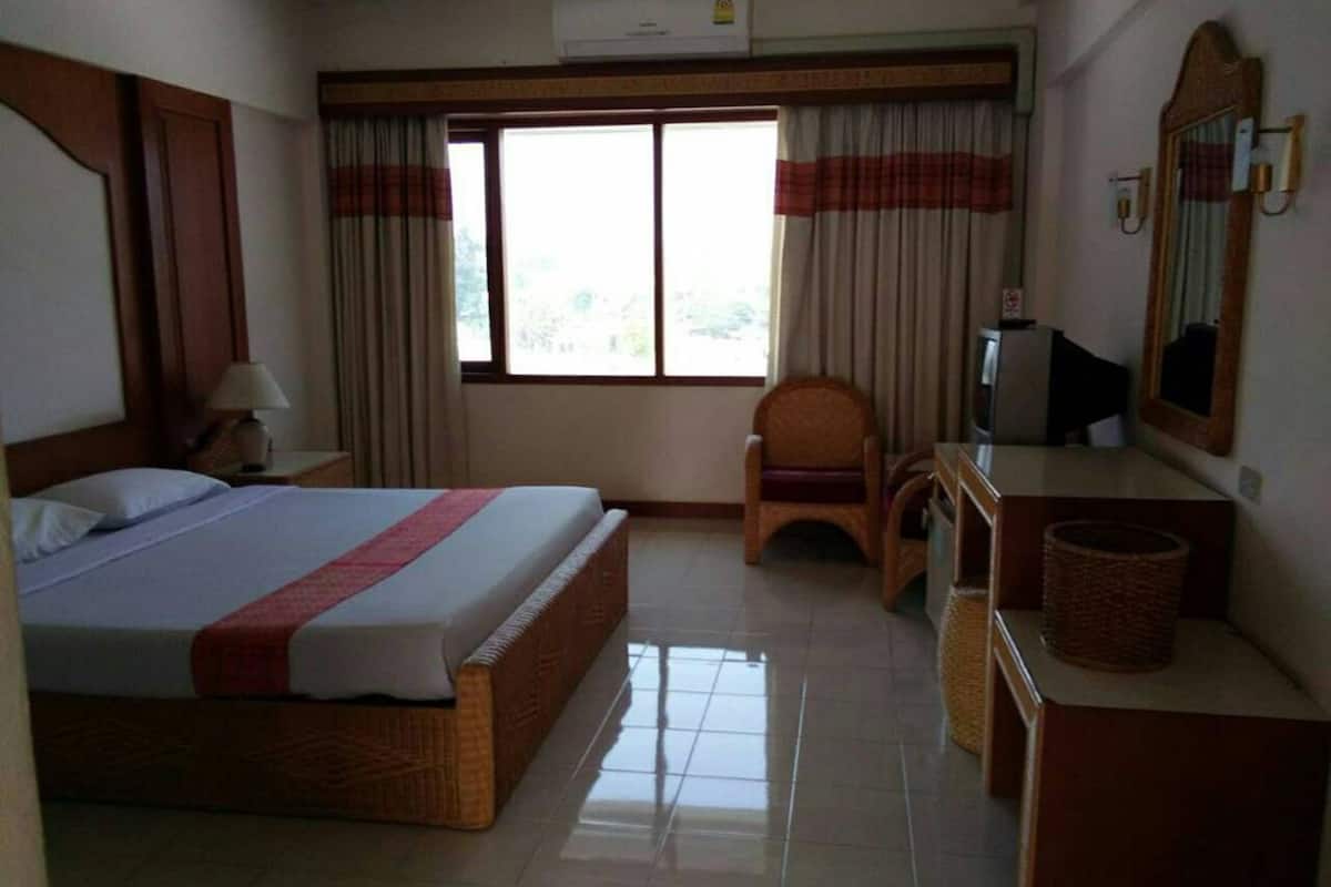 Deluxe Room | 1 bedroom, desk, free WiFi, bed sheets