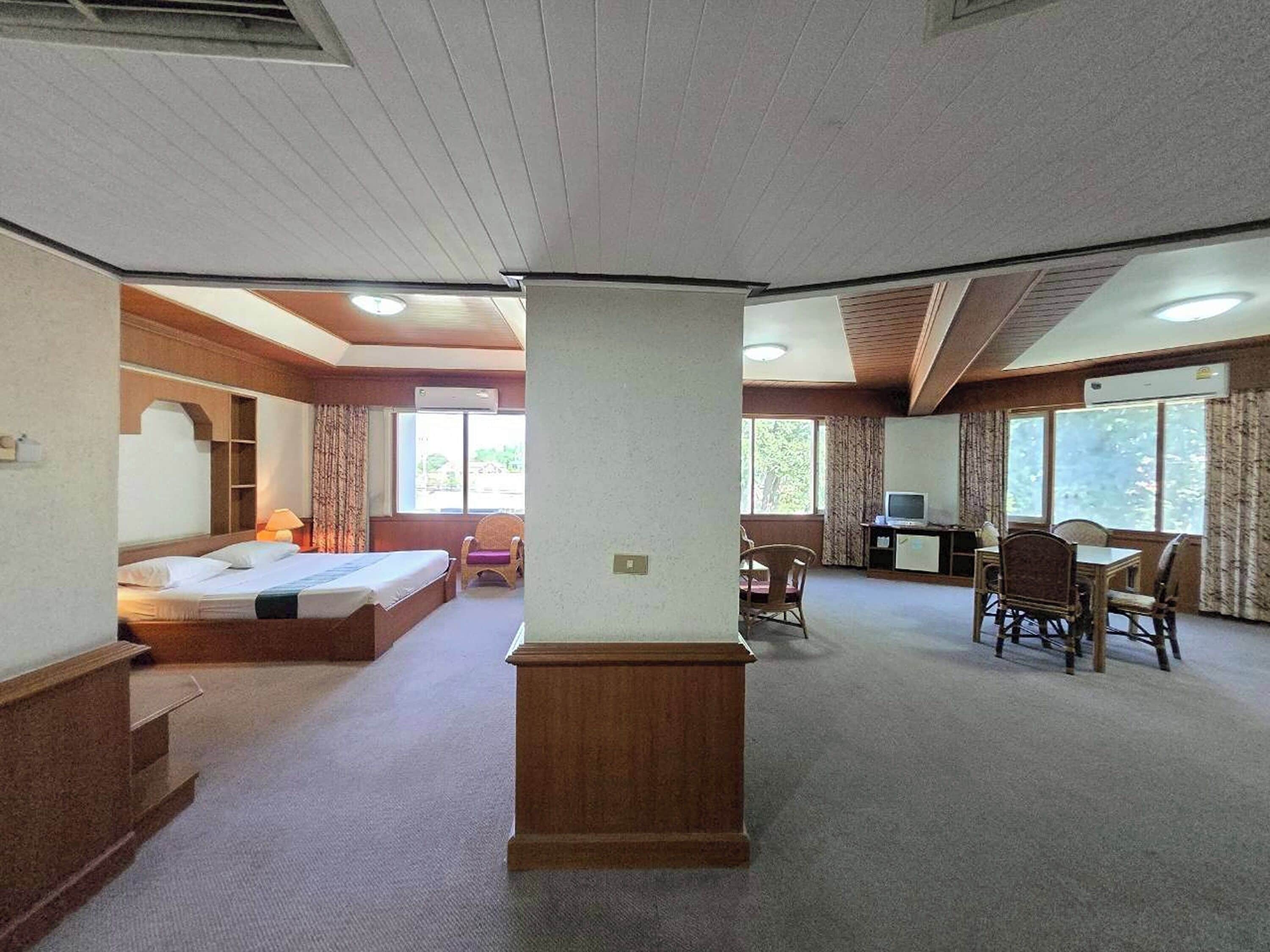 Suite | Meja kerja, Wi-Fi gratis, dan seprai linen