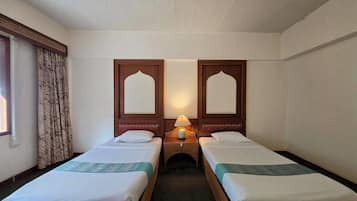 Standard Twin Room | Desk, free WiFi, bed sheets