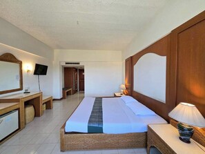 Deluxe Double Room | Desk, free WiFi, bed sheets