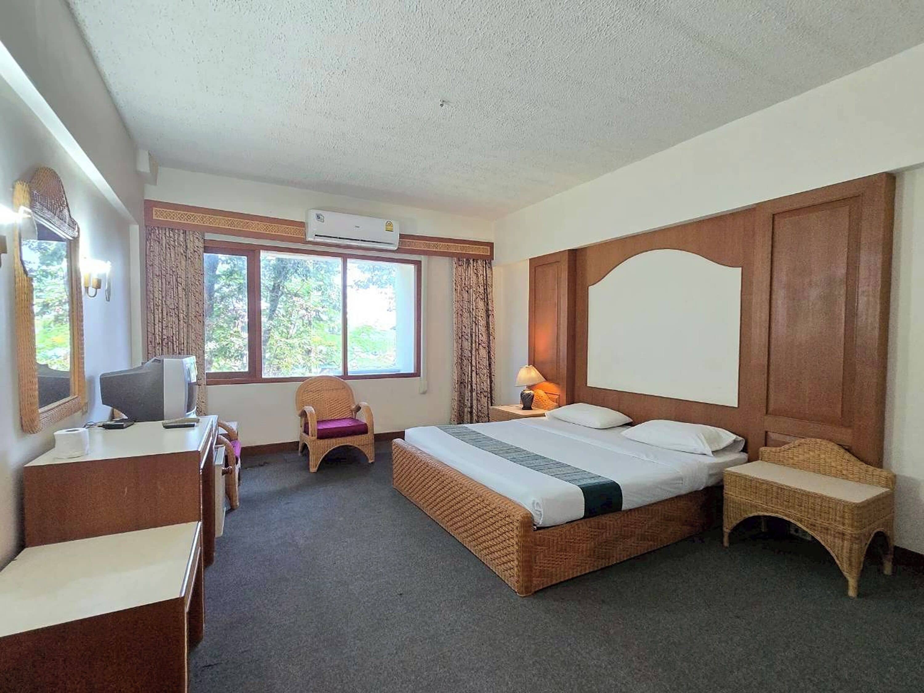 Quarto casal standard | Escrivaninha, Wi-Fi de cortesia, roupa de cama