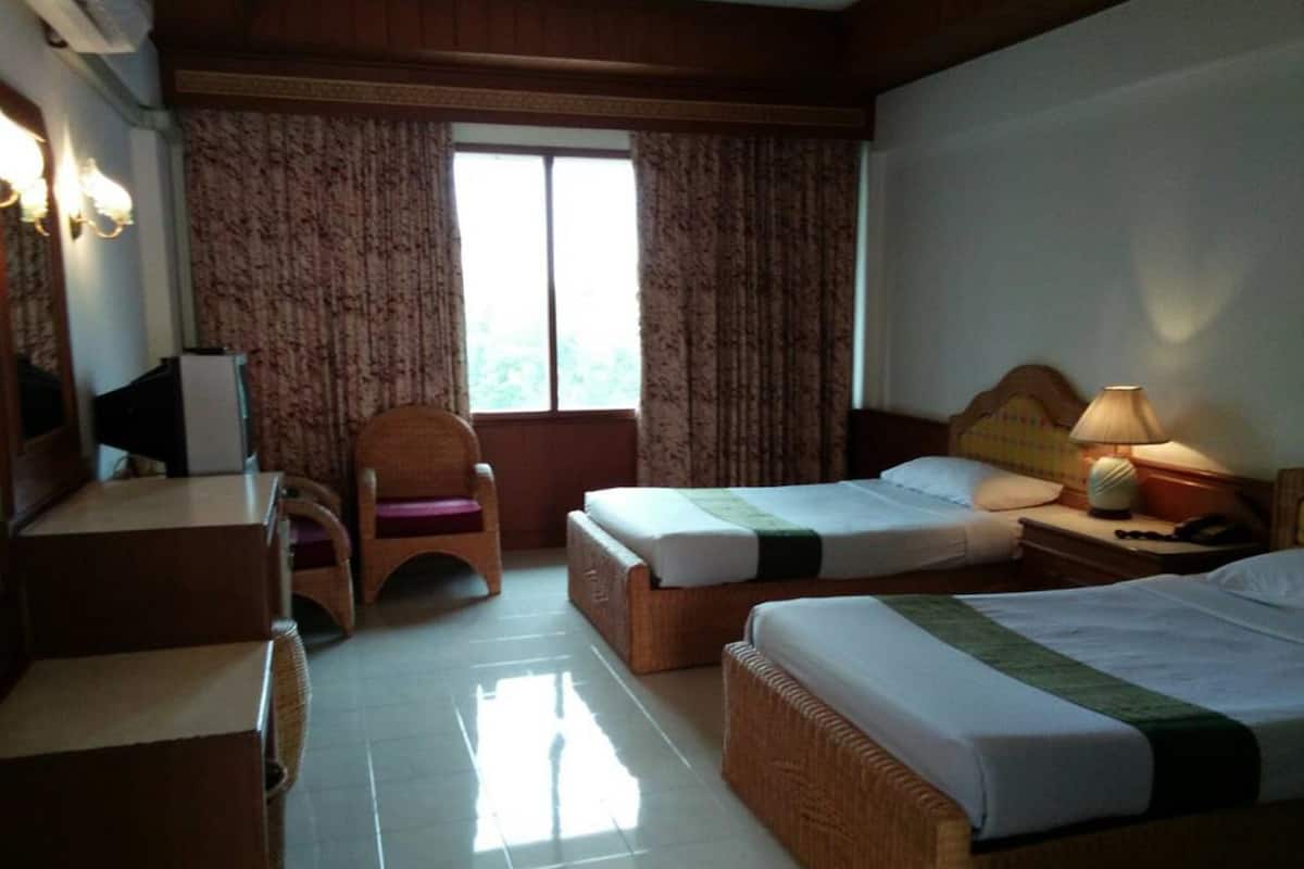 Superior Room | 1 bedroom, desk, free WiFi, bed sheets