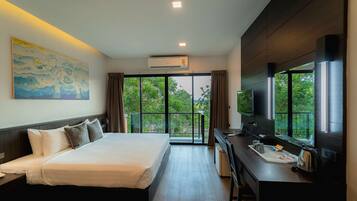 Standaard kamer | Luxe beddengoed, een minibar, een kluis op de kamer, een bureau