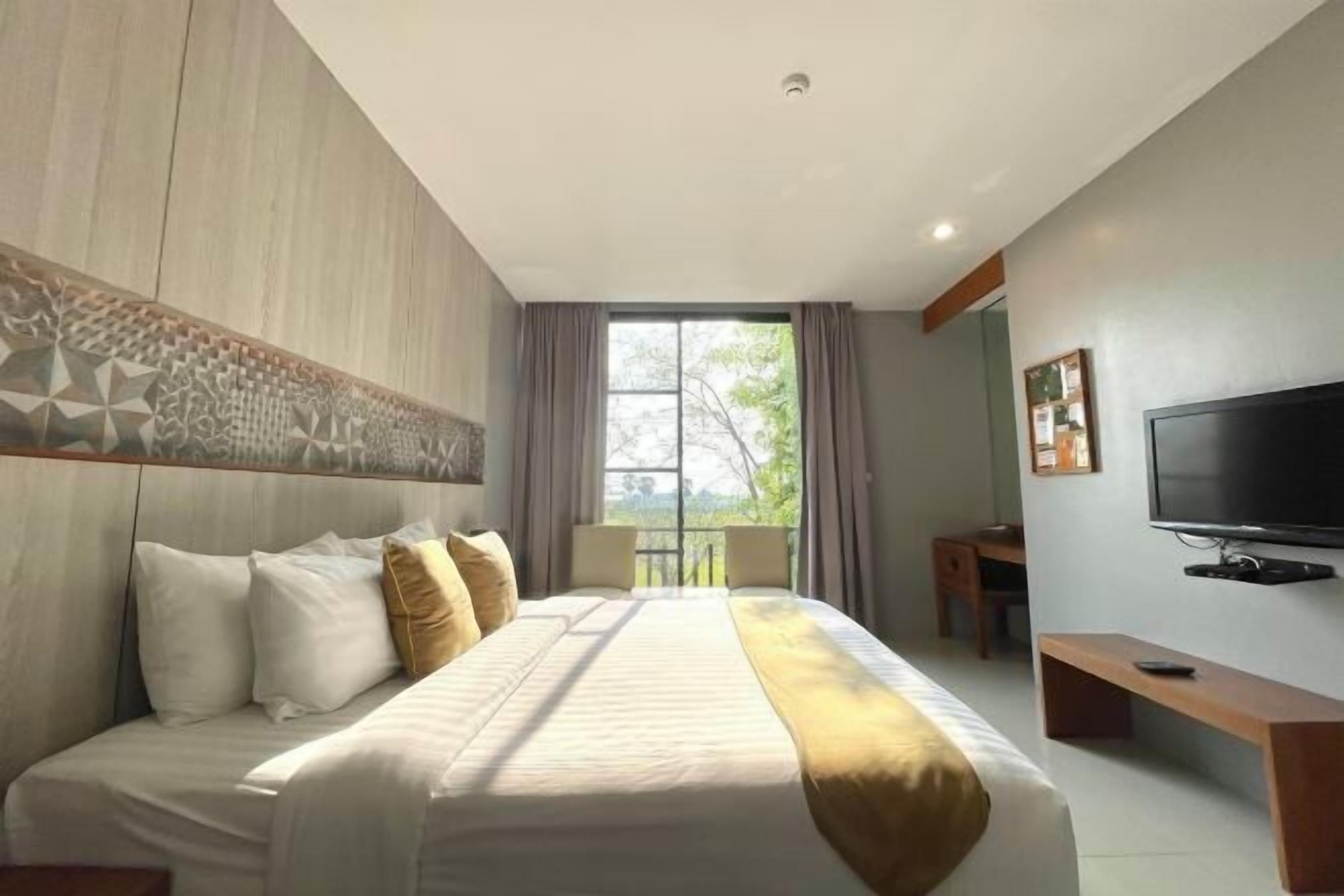 Sengetøy av topp kvalitet, minibar, safe på rommet og skrivebord