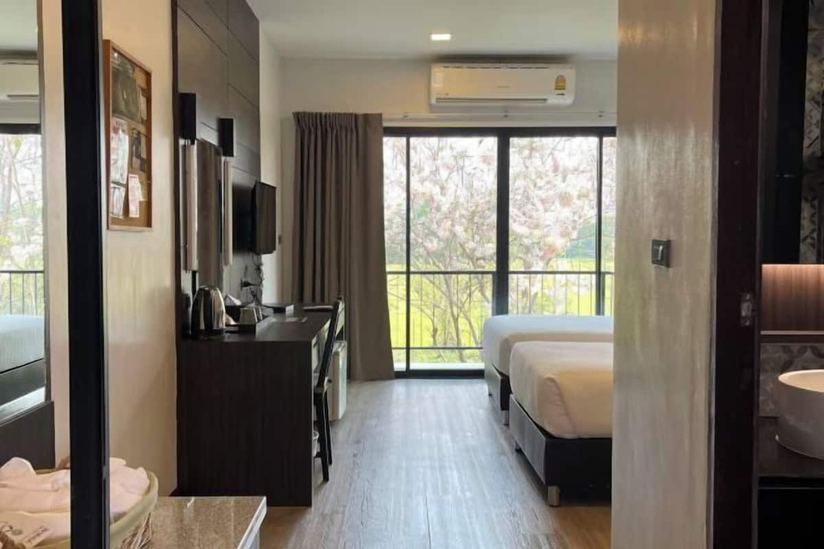 Sengetøy av topp kvalitet, minibar, safe på rommet og skrivebord