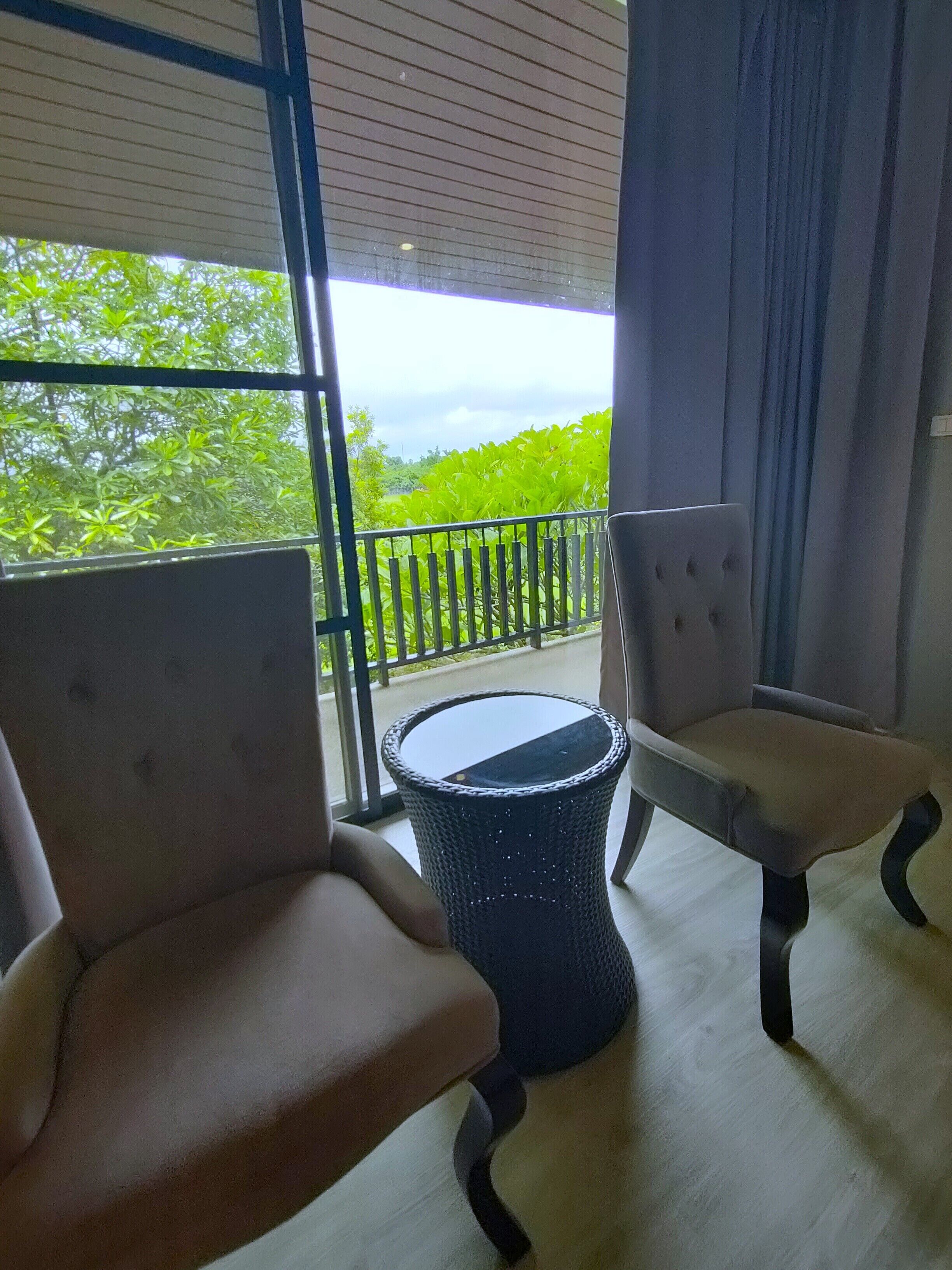 deluxe room | premium bedding, minibar, in-room safe, desk