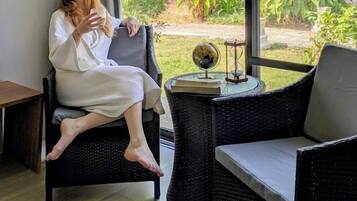 Standaard kamer | Luxe beddengoed, een minibar, een kluis op de kamer, een bureau