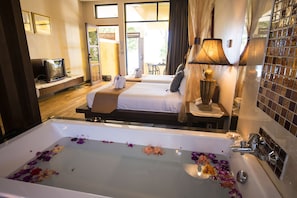 Deluxe Seaview | Coffres-forts dans les chambres, draps fournis