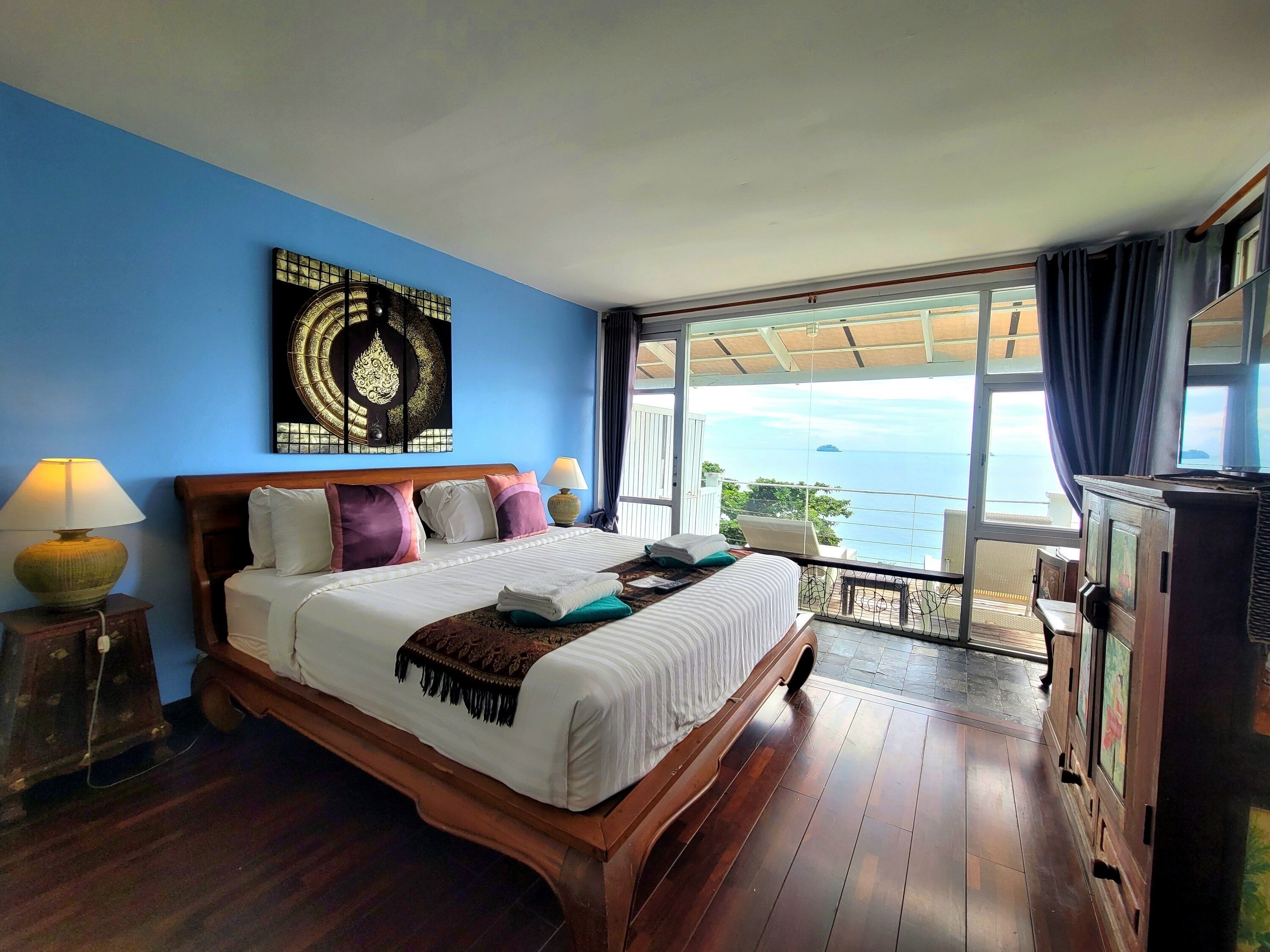 Superior Ocean View | Brankas dan seprai linen