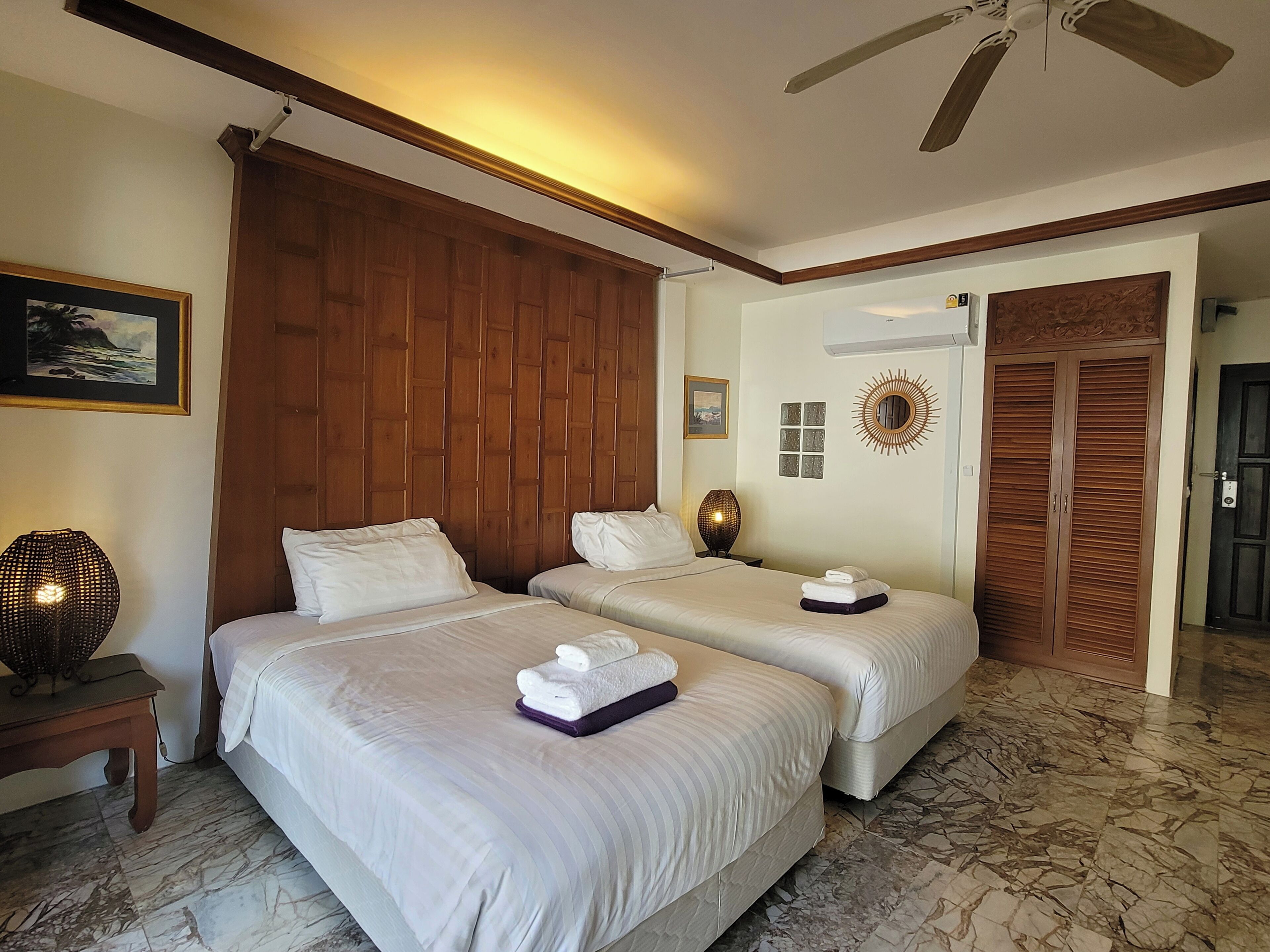 Superior Garden View | 객실 내 금고, 침대 시트