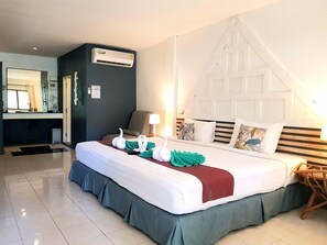 Budget Room (No Seaview) | In-room safe, bed sheets - Koh Chang Cliff Beach Resort (Ko Chang)