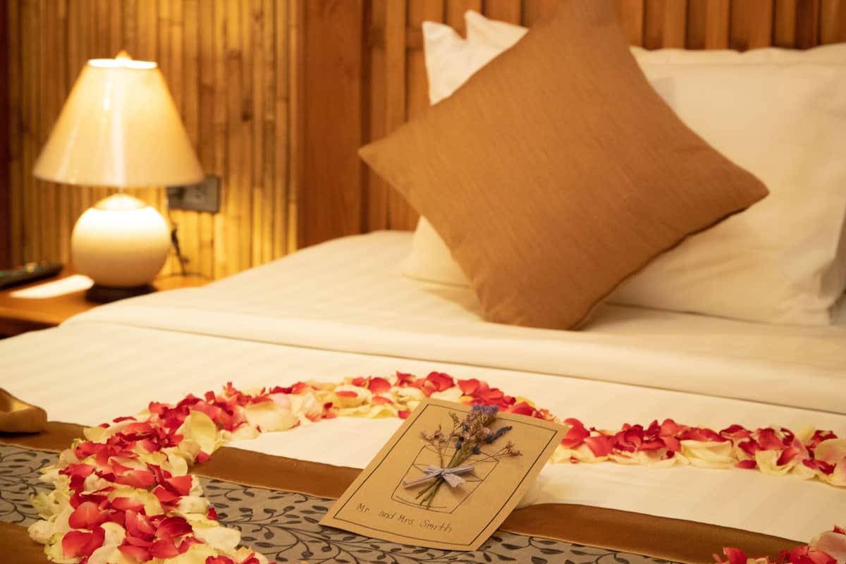 Honeymoon Suite | 1 bedroom, minibar, in-room safe, desk