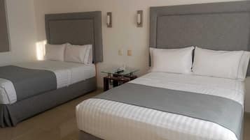 Quarto standard, 2 camas de casal | Wi-Fi de cortesia, roupa de cama