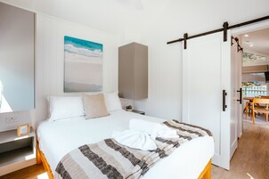 Premium Stand Alone Cabin | Wi-Fi de cortesia, individualmente mobiliados, roupa de cama