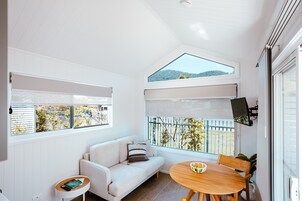 Signature Cabin, 1 Bedroom, Non Smoking, Balcony | Individually furnished, free WiFi, bed sheets
