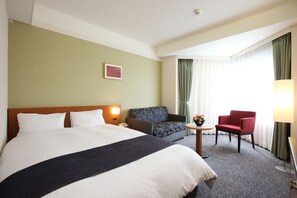 Premium bedding, down duvets, pillow-top beds, desk - Kyoto Garden Palace (Kyoto)